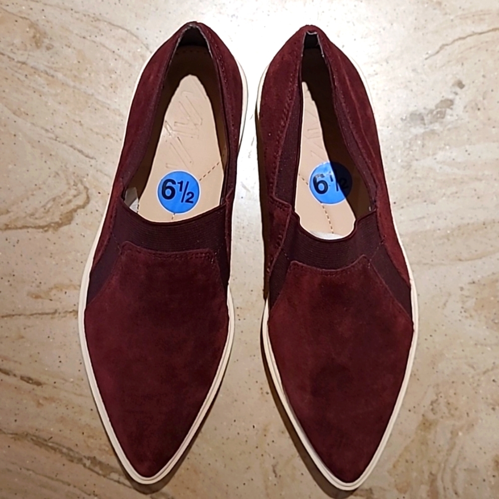 NAYA Burgundy Suede loafers 6.5